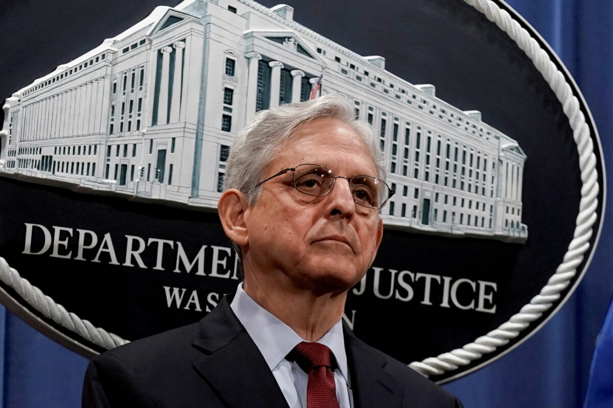 Tổng chưởng lý Merrick Garland có xung đột lợi ích trong lệnh điều tra nhằm vào các bậc cha mẹ