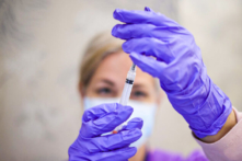 Nhân viên chăm sóc sức khỏe lên tiếng tại sao họ thà mất việc còn hơn là chích vaccine COVID-19