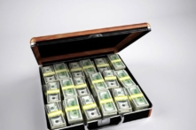 Stephen Moore: Đánh thuế nước Mỹ là trên hết