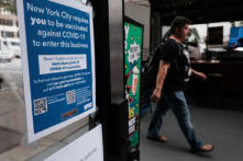 New York: Thẩm phán liên bang ban hành lệnh cấm đối với lệnh bắt buộc chích ngừa cho nhân viên y tế