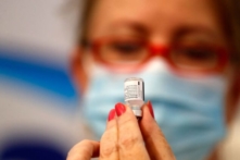 Nghiên cứu của Israel: Khả năng miễn dịch của vaccine Pfizer sụt giảm ở mọi độ tuổi