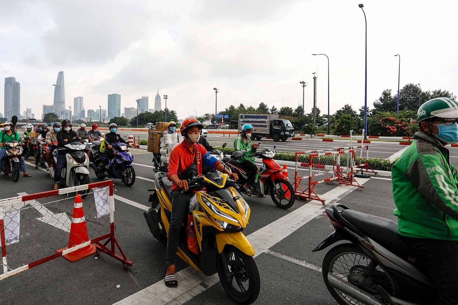 Cuộc di tản lịch sử: ‘Xanh kia thăm thẳm từng trên. Vì ai gây dựng cho nên nỗi này?’