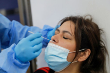 Anh Quốc: Đình chỉ PTN đưa ra hàng chục ngàn kết quả xét nghiệm COVID-19 không chính xác