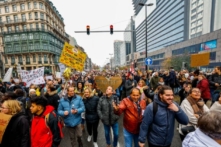 Bỉ: 35,000 người tuần hành phản đối quy định COVID-19 ở Brussels, hàng chục vụ bắt giữ