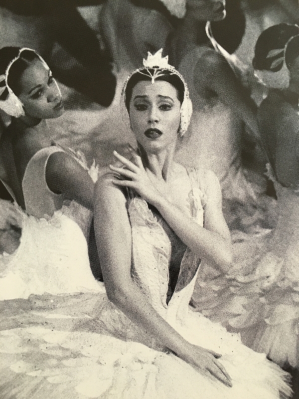 Nữ nghệ sĩ ballet Ashley Tuttle: nghệ thuật cổ điển khắc họa bản tính con người