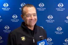 Thành viên Hội đồng quản trị Trung tâm Gallo xúc động trước Shen Yun 