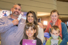 Giám đốc điều hành công ty tư vấn cảm động trước những câu chuyện trong Shen Yun