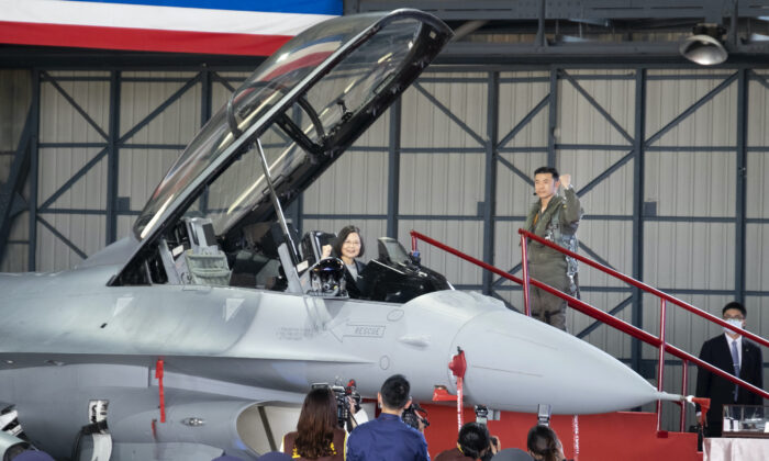 Đài Loan khai triển chiến đấu cơ tân tiến F-16V trước đe dọa của Trung Quốc