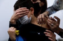 Israel bắt đầu chích ngừa COVID cho trẻ em từ 5 đến 11 tuổi