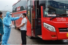 Việt Nam ngày 20/11: Hơn 9,500 ca nhiễm mới, gần 17,000 bệnh nhân khỏi bệnh, Hà Nội cho 26 quận/huyện cách ly F1 tại nhà, miền Bắc sắp chuyển mưa rét, khả năng có băng giá