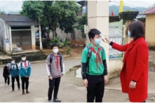 Việt Nam ngày 25/11: Hơn 12,400 ca nhiễm mới, Sài Gòn hoãn chích vaccine liều 2 cho gần 300 trẻ, Thanh Hóa thông báo nguyên nhân 3 người tử vong sau chích vaccine Trung Quốc