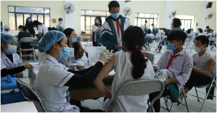 Việt Nam ngày 29/11: Gần 13,800 ca nhiễm, Hà Nội lập kỷ lục mới về số ca nhiễm trong ngày, Bắc Giang thông tin nguyên nhân nam sinh tử vong sau chích vaccine COVID-19