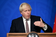 Thủ tướng Anh Quốc: Người Anh sẽ cần 3 mũi chích để được coi là ‘chích ngừa đầy đủ’