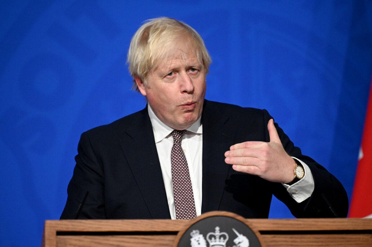 Thủ tướng Anh Quốc: Người Anh sẽ cần 3 mũi chích để được coi là ‘chích ngừa đầy đủ’