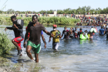 Số vụ bắt giữ người nhập cư bất hợp pháp cao kỷ lục tại biên giới Hoa Kỳ-Mexico trong tháng Mười đầu tiên của TT Biden