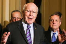 Các thượng nghị sĩ của Đảng Dân Chủ yêu cầu TT Biden cấm xuất cảng dầu mỏ, cho sử dụng kho dự trữ quốc gia