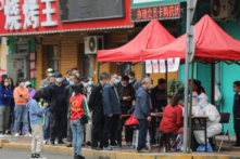 Dịch COVID-19 trở nên tồi tệ ở miền Bắc Trung Quốc, nhiều thành phố và cảng phải đóng cửa