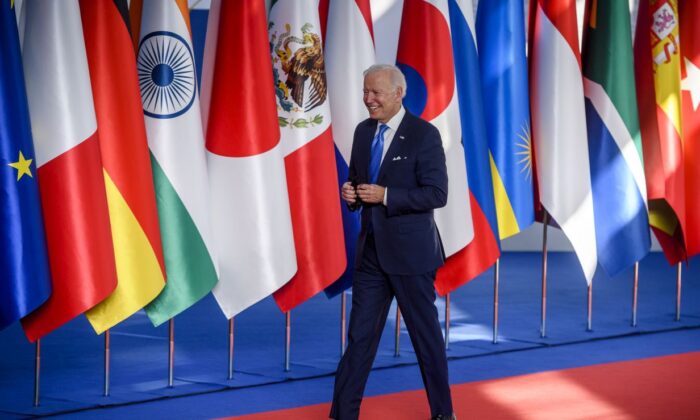 TT Biden: Thúc đẩy OPEC tăng sản lượng dầu là ‘không mâu thuẫn chút nào’ với các mục tiêu khí hậu