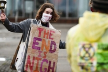 Mức phát thải ròng bằng 0 (Net Zero) và áp chế tài chính xanh