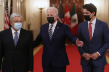 Tín thuế xe điện của Hoa Kỳ được nêu ra tại Hội nghị thượng đỉnh các nhà lãnh đạo ba bên