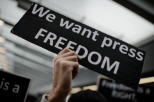 Thăm dò ý kiến: Gần một nửa số ký giả ở Hồng Kông nghĩ đến việc rời đi