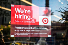 Tình trạng thiếu lao động thúc đẩy các công ty tăng các phúc lợi khi tuyển dụng vào dịp nghỉ lễ