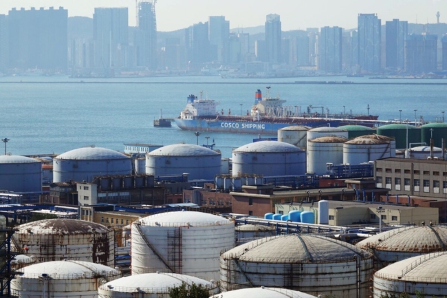 Trung Quốc không cam kết xuất dầu từ kho dự trữ