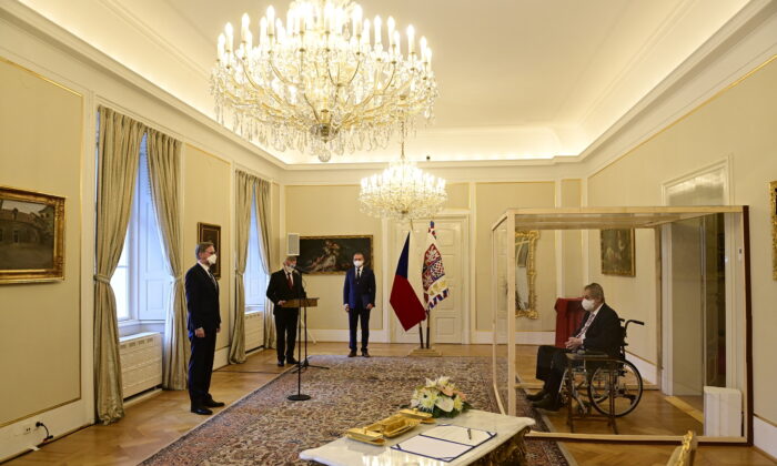 Tổng thống Séc bổ nhiệm thủ tướng mới sau khi dương tính với COVID-19