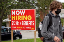 Kỷ lục số người lao động Mỹ bỏ việc, báo hiệu thị trường lao động suy thoái