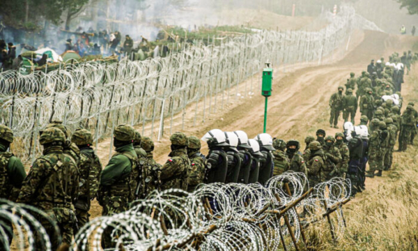 “Anh điều thêm quân đến Ba Lan và Lithuania” và “biên giới Belarus”