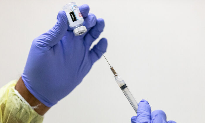 FDA trì hoãn quyết định về việc chấp thuận vaccine Moderna cho trẻ em từ 12 tuổi trở lên