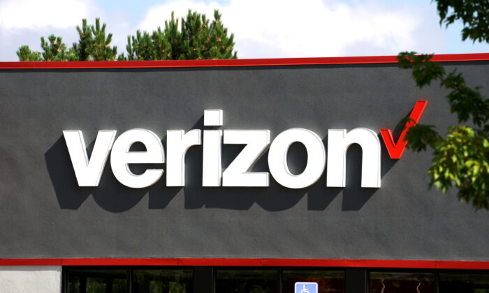 California chấp thuận thỏa thuận mua TracFone Wireless của Verizon