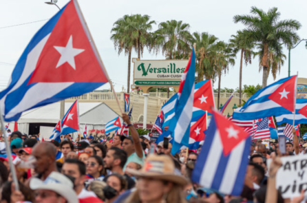 Nhà hàng Versailles: Đến vì bánh mì kẹp Cuba, ở lại vì cộng đồng