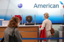Đổ lỗi cho việc thiếu hụt nhân viên và thời tiết, American Airlines hủy hơn 1,500 chuyến bay