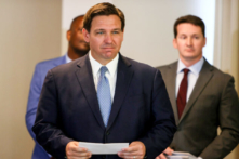 Thống đốc DeSantis ký ban hành các dự luật chống lại các lệnh chích ngừa bắt buộc