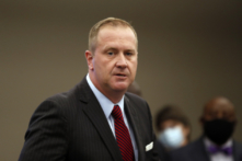 Thẩm phán chặn lệnh buộc nhân viên y tế chích ngừa của chính phủ TT Biden