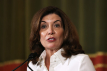 Thống đốc New York tuyên bố tình trạng khẩn cấp, cảnh báo biến thể Omicron sắp xuất hiện