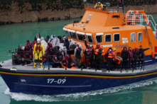 Bộ Nội vụ Anh Quốc yêu cầu các hội đồng tìm nơi ở cho trẻ em vượt eo biển