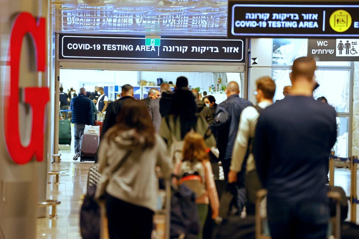 Israel sẽ cấm nhập cảnh, dùng công nghệ theo dõi điện thoại để phòng biến thể Omicron