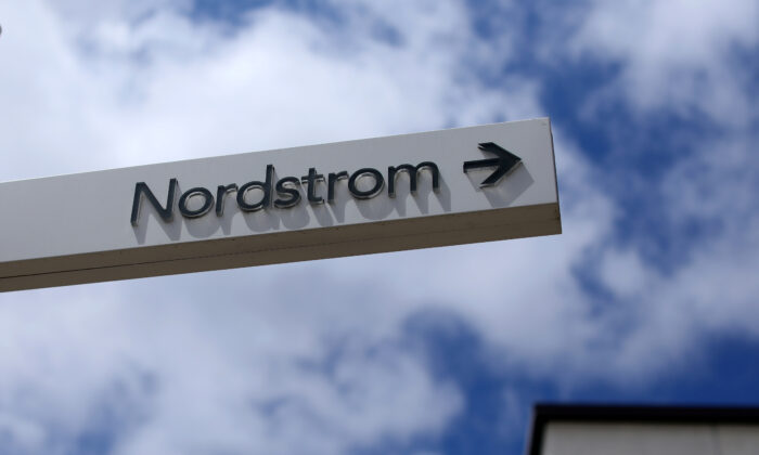 80 kẻ bịt mặt cướp phá cửa hàng Nordstrom ở California