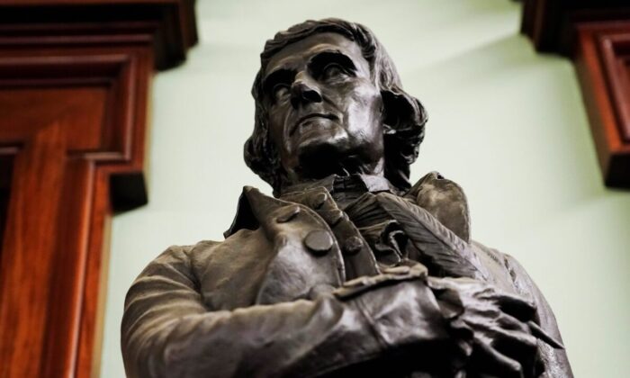 Tượng Thomas Jefferson bị di dời khỏi Tòa thị chính New York