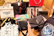 CBP Hoa Kỳ thu giữ hơn 13,000 hàng giả từ Trung Quốc