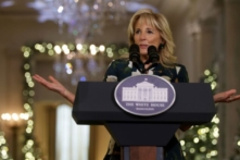 Đệ nhất phu nhân hé lộ phong cách trang trí Giáng Sinh của Tòa Bạch Ốc