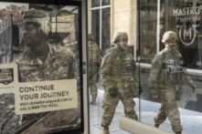 Lục quân Hoa Kỳ tuyển quân liên tục bất chấp đại dịch, lệnh chích ngừa, các lo ngại về chính trị