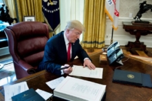 Phân tích mới cho thấy, việc cắt giảm thuế của ông Trump đã giúp tầng lớp trung lưu giàu hơn