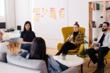 Có nên đặt giới hạn đối với tự do ngôn luận?