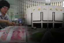 Các chính phủ địa phương Trung Quốc cắt giảm lương của nhân viên khi nợ gia tăng