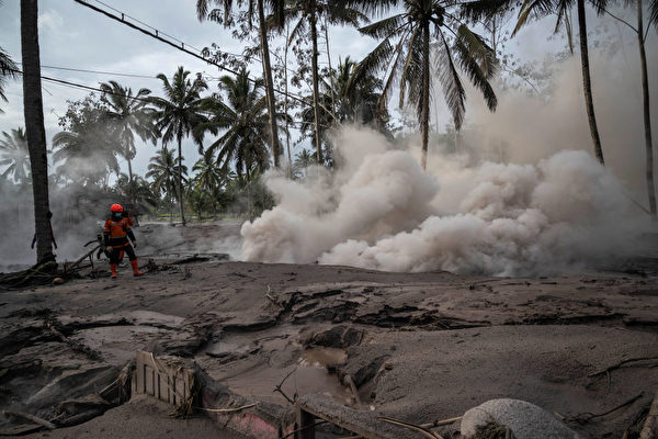 Indonesia: Núi lửa Semeru phun trào, ít nhất 14 người thiệt mạng, hàng chục người bị thương
