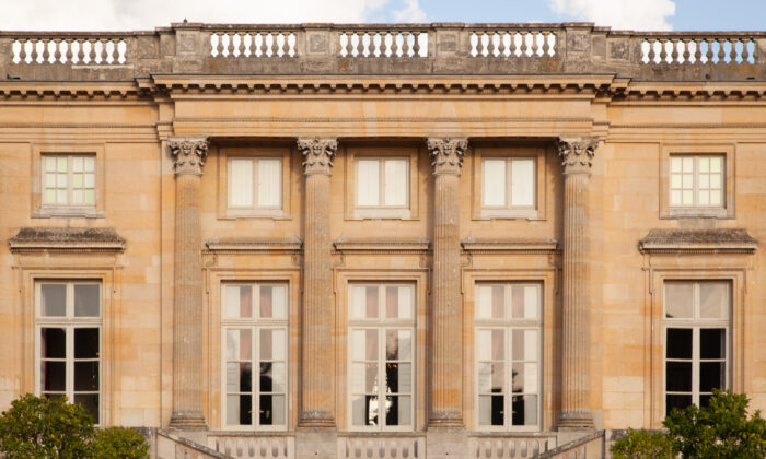 Lâu đài Petit Trianon: Chốn bình yên trong khuôn viên cung điện Versailles