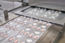 FDA cấp phép thuốc điều trị COVID-19 của Pfizer vài tuần sau khi chính phủ ký thỏa thuận trị giá 5 tỷ USD 